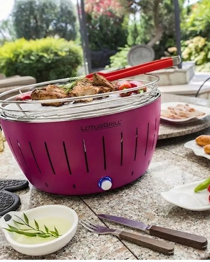 Dūmų nekeliantis anglinis grilis LotusGrill Classic sodui su krepšiu, fuksijos spalvos