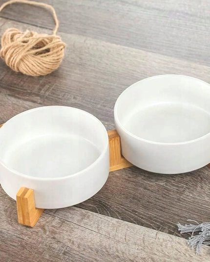 Dviejų keraminių dubenėlių rinkinys šunims ir katėms Mersjo Gerda, 2x400 ml, su mediniu stovu