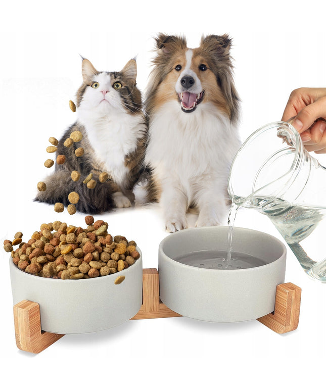 Dvigubi keraminiai šuns ir katės dubenėliai Mersjo Gerda 2x400 ml su neslystančiu mediniu stovu – pilkos spalvos, aukštos kokybės keramika, patogus ir higieniškas maitinimo rinkinys augintiniams