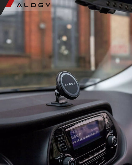 Magnetinis automobilinis laikiklis prietaisų skydeliui su MagSafe
