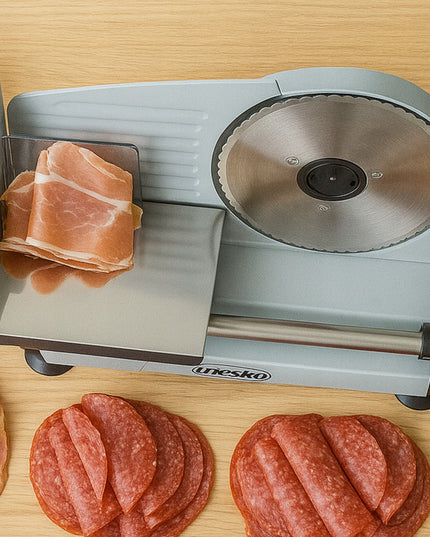 Elektrinė pjaustyklė Mesko MS4704 – duonai, mėsai, sūriui ir daržovėms, 400W, metalinis korpusas, reguliuojamas pjūvis 0–15 mm