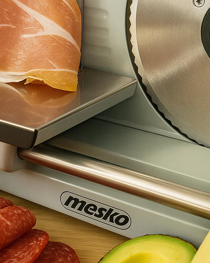 Elektrinė pjaustyklė Mesko MS4704 – duonai, mėsai, sūriui ir daržovėms, 400W, metalinis korpusas, reguliuojamas pjūvis 0–15 mm