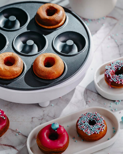 Elektrinis spurgų kepimo aparatas Adler 3075 – 7 mini spurgos vienu metu, 1500 W, nelipni danga