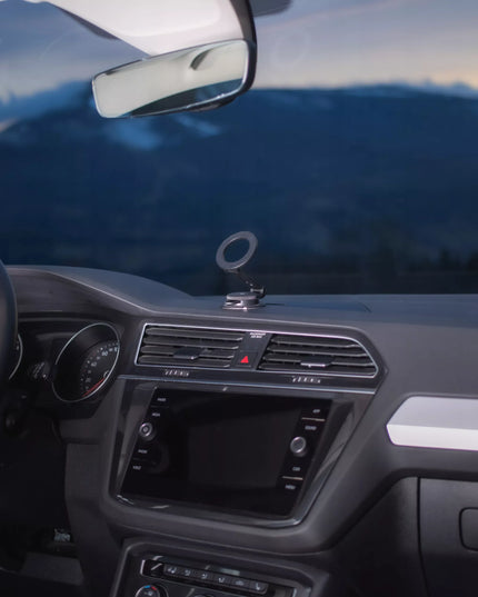 Automobilinis telefono laikiklis į prietaisų skydelį su MagSafe funkcija ir sukimosi mechanizmu