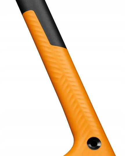 Fiskars X32 XXXL skaldymo kirvis – galingas ir kokybiškas įrankis malkoms skaldyti