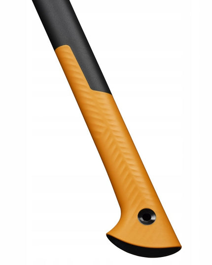 Fiskars X32 XXXL skaldymo kirvis – galingas ir kokybiškas įrankis malkoms skaldyti