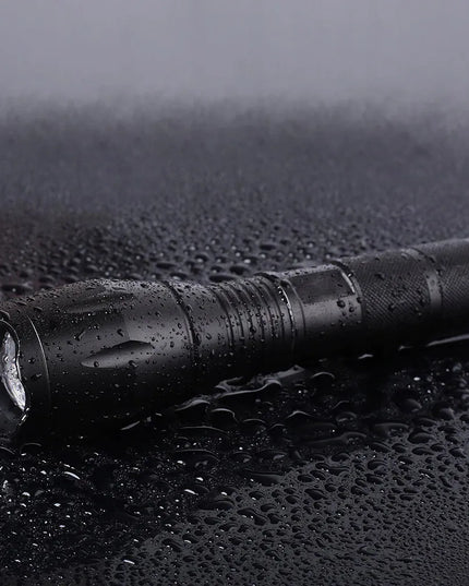 Galinga taktinė LED žibintuvėlis XML-T6 CREE su priartinimo funkcija