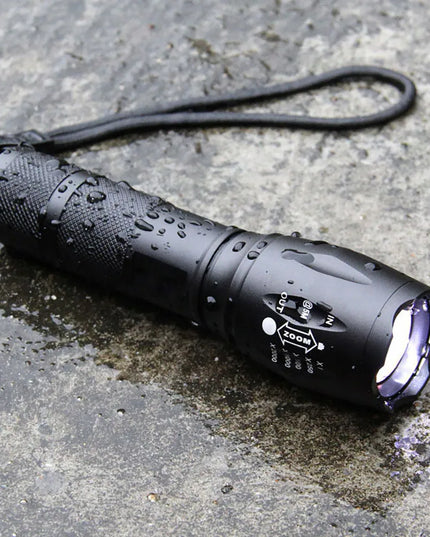 Galinga taktinė LED žibintuvėlis XML-T6 CREE su priartinimo funkcija