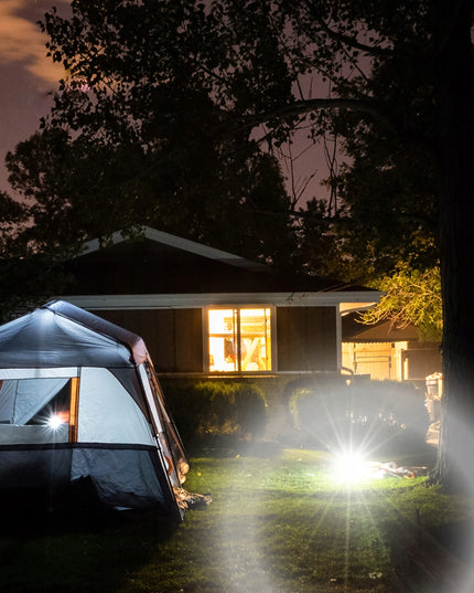 Galingas LED žibintuvėlis RETOO E954 – prožektorius, dirbtuvių lempa su įkrovimo funkcija ir laikikliu