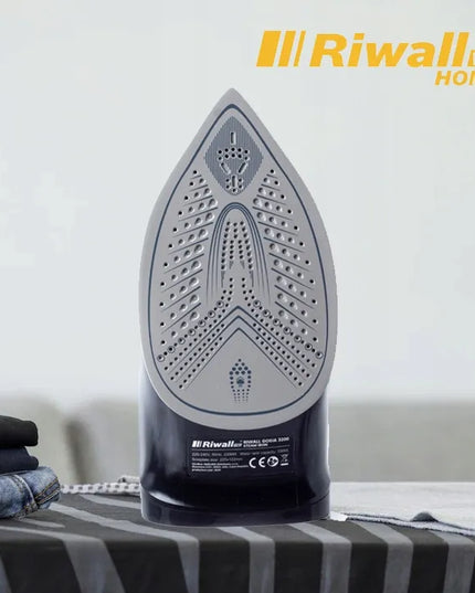 Garų lygintuvas Riwall Pro GOSIA 3200, keraminis padas, savaiminio išsivalymo funkcija, 3200 W