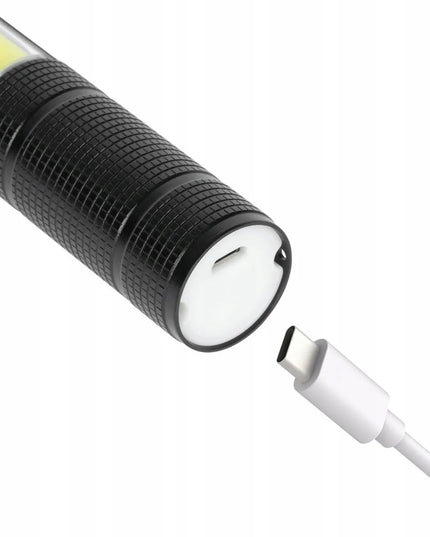Gelbsti tipo žibintuvėlis – 2x LED, 6 funkcijos, kurios gali išgelbėti jūsų gyvybę