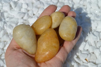 Geltonas poliruotas dekoratyvinis akmuo GOLD medaus spalvos 1kg 5-8cm
