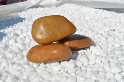 Geltonas poliruotas dekoratyvinis akmuo GOLD medaus spalvos 1kg 5-8cm