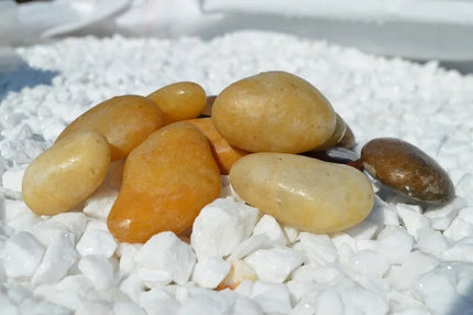 Geltonas poliruotas dekoratyvinis akmuo GOLD medaus spalvos 1kg 5-8cm