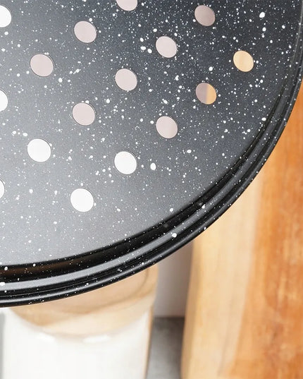 GRANITINĖ picos kepimo forma su skylutėmis 28 cm