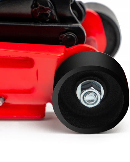 Žemo profilio hidraulinis keltuvas „Žaba“ Delphi Tools 2,5T su guminiais antgaliais, lagaminu ir ratukais manevringam naudojimui