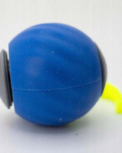 Interaktyvus besibėgantis kamuoliukas katei su plunksnele, LED lempute ir vibracija PetGravity USB