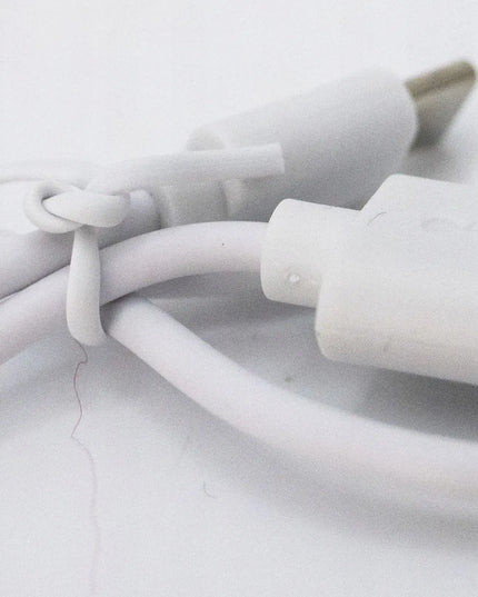 Interaktyvus besibėgantis kamuoliukas katei su plunksnele, LED lempute ir vibracija PetGravity USB