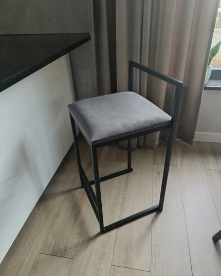 JACKWELD loft stiliaus baro kėdė su atlošu, juoda, suvirinta, aptraukta veliūru