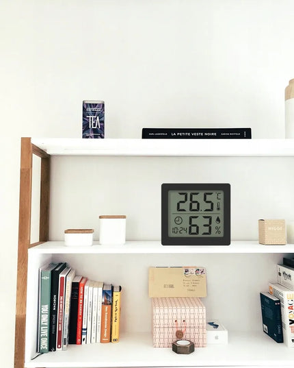 Kambario termohigrometras su laikrodžiu ir drėgmės matuokliu, juodas