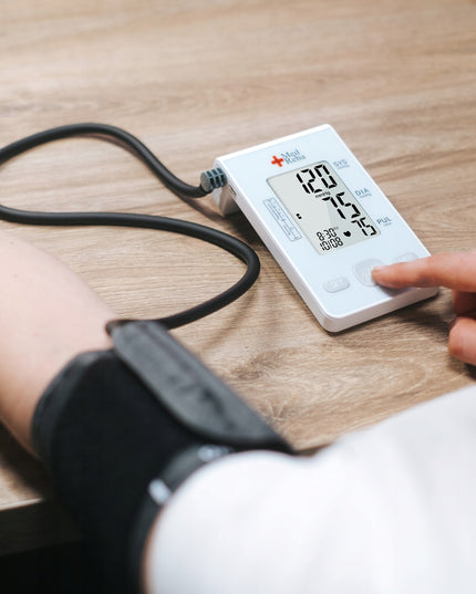 Kraujospūdžio matuoklis ant rankos automatinis elektroninis medicininis tikslus su USB jungtimi ir dideliu LCD ekranu 2x150 atminties vietų