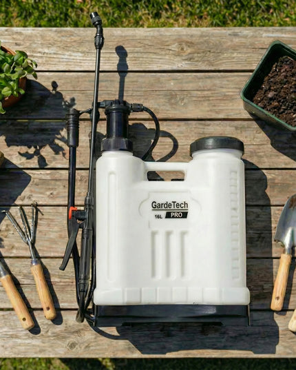Kuprinis slėginis purkštuvas PRO 16L su ilga 100 cm lanka