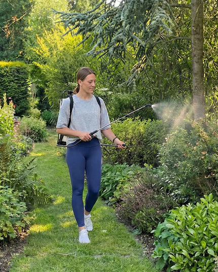 Kuprinis slėginis purkštuvas PRO 16L su ilga 100 cm lanka