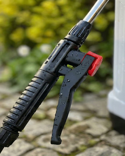 Kuprinis slėginis purkštuvas PRO 16L su ilga 100 cm lanka