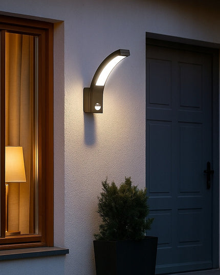 LED lauko sieninis šviestuvas 10W su judesio sensoriumi, atsparus vandeniui, sodui ir fasadui