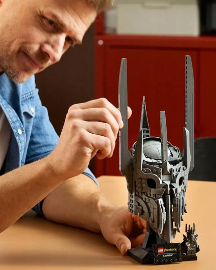 LEGO ICONS Žiedų valdovas: Saurono šalmas 11373