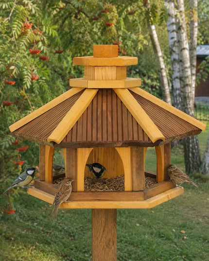 Lesyklėlė paukščiams – Medinis namelis paukščiams