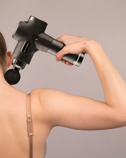 Masažo pistoletas kūnui Beauty Limited® 120W su 30 intensyvumo lygių, 7 keičiamos galvutės, LCD ekranas ir belaidis naudojimas