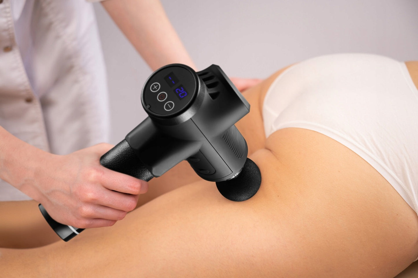 Masažo pistoletas kūnui Beauty Limited® 120W su 30 intensyvumo lygių, 7 keičiamos galvutės, LCD ekranas ir belaidis naudojimas