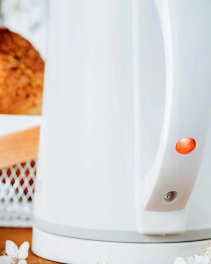 Mažas kelioninis elektrinis virdulys Adler 800W 0,6L metalinis baltas
