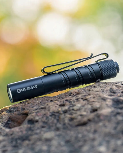 Mini kišeninis žibintuvėlis Olight I3T 2 EOS Black 300 lm, 2 švietimo režimai