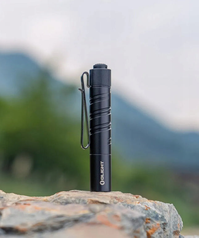 Mini kišeninis žibintuvėlis Olight I3T 2 EOS Black 300 lm, 2 švietimo režimai