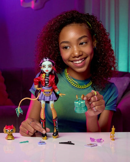 Monster High lėlė Jinafire Long 26 cm su augintiniu Cloudy Yun Yun