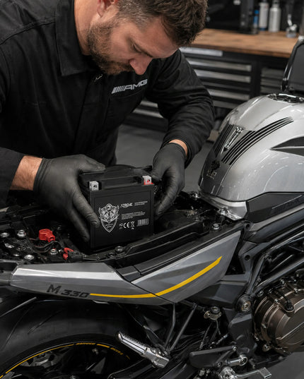 Nereikalaujantis priežiūros motociklo akumuliatorius 12V 10Ah dešininis +