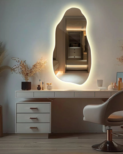 Netaisyklingos formos LED veidrodis Coloray, organinės formos, vonios kambariui