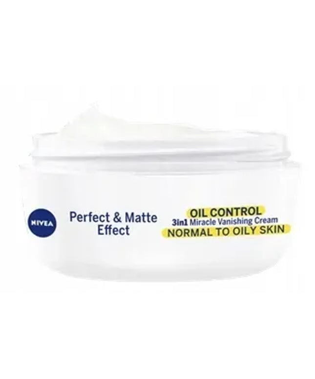 NIVEA PERFECT & MATTE matuojantis veido kremas su vitaminu C riebiai odai