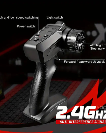 Nuotolinio Valdymo Drift Automobilis 1:24, 2.4Ghz 4WD, Su Šviesomis ir Kliūtimis