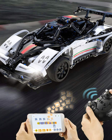 Nuotoliniu būdu valdomas lenktyninis automobilis Z-Wind (CaDA, 457 elementai)