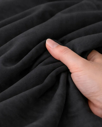 Patalynės komplektas 200x220 + 2 užvalkalai su užtrauktuku – juodas