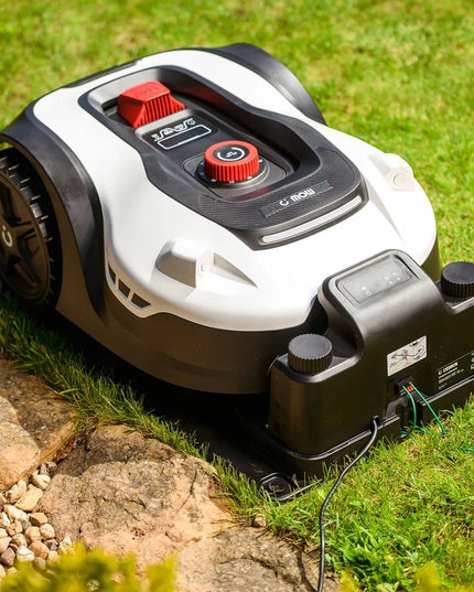 Robot vejapjovė Cedrus L20 C-MOW, automatinė vejos pjovimo kosiarka, 2000m² WiFi