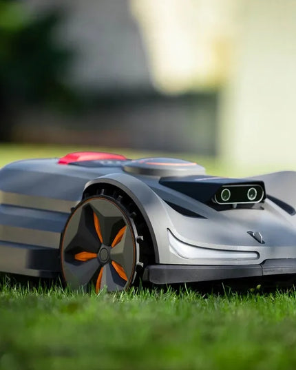Robotinė vejapjovė CEDRUS X7 SUNSEEKER RTK, skirta iki 3000 m² plotui