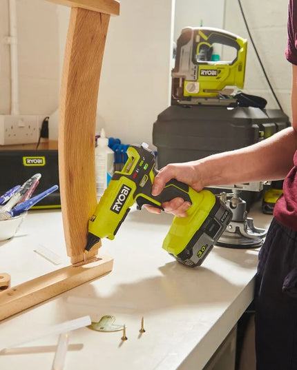 RYOBI RGL18-0 18V klijavimo pistoletas su dviejų pakopų temperatūros reguliavimu