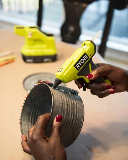 Ryobi RGLM18-0 18V 7 mm mini akumuliatorinis klijų pistoletas