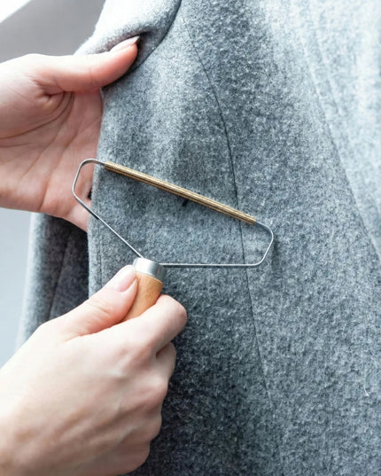 Sillar rankinis drabužių pūkų skustuvas ir šukos nuo pūkelių bei gyvūnų plaukų