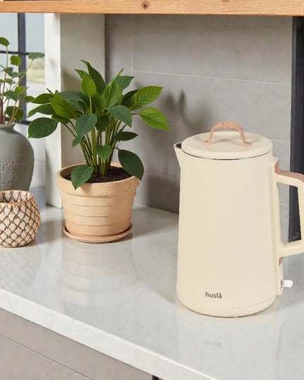 Skandinaviško stiliaus elektrinis virdulys Husla 2000W kreminis 1,5L belaidis