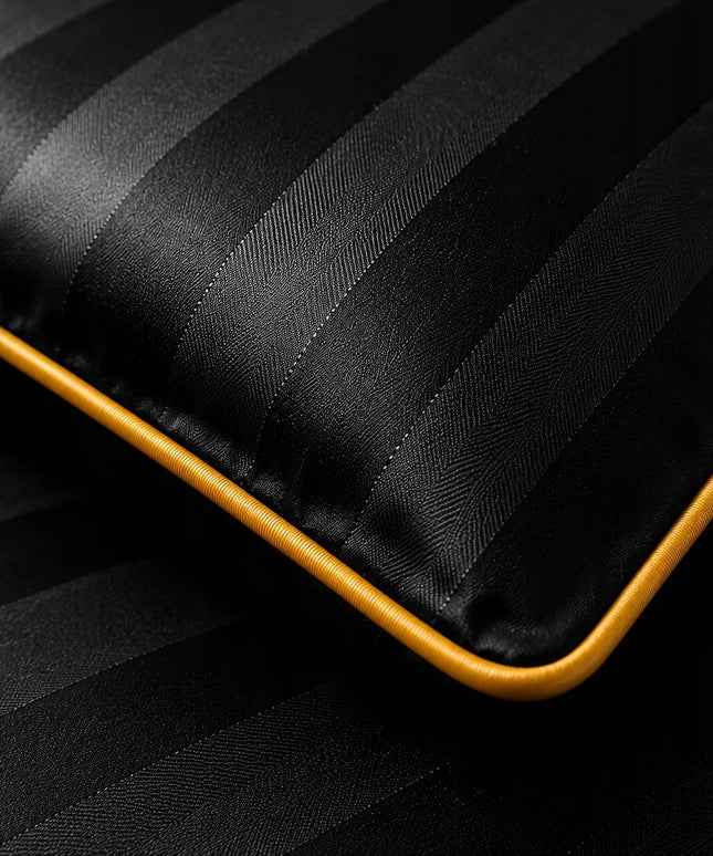 Stilingas damasto patalynės komplektas su auksiniu apvadu 200x220cm JUODAS